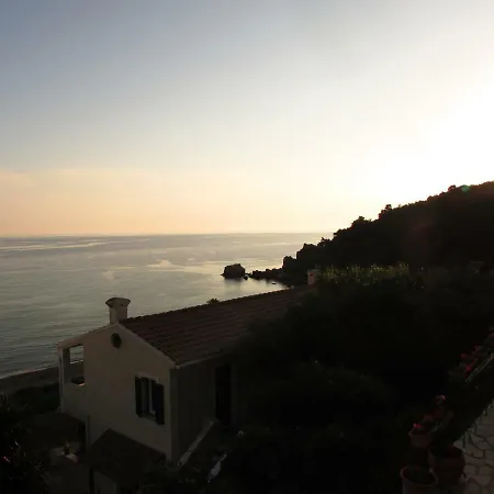 Kallopsia 105 Corfu Menigos By New Era * Glyfada (Corfu)